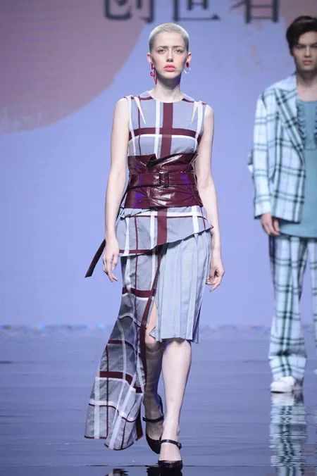 坐標大浪 時尚風云激蕩，潮流與創新共生——2019春夏中國紡織面料流行趨勢暨新銳設計師發布秀側記